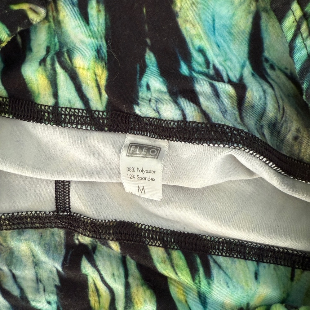 FLEO Shorts - Picture 3 of 3